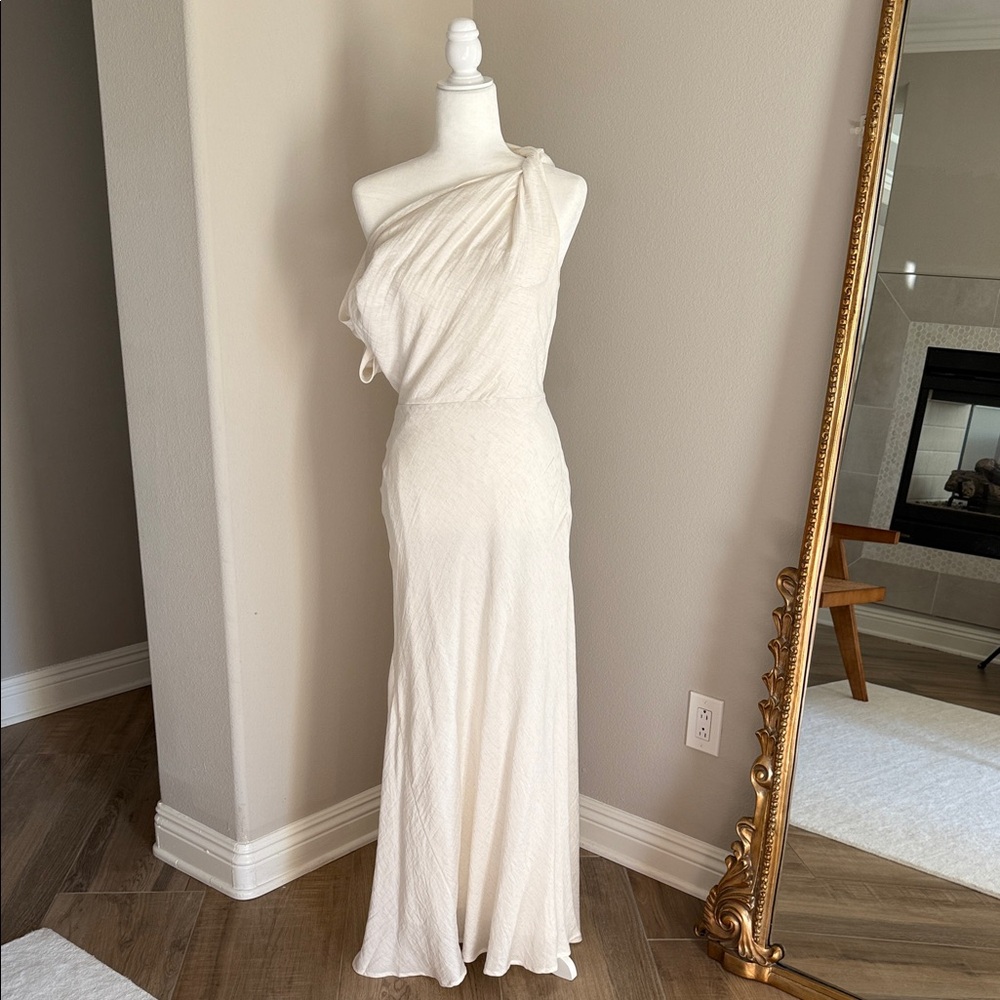 DISSH One-Shoulder White Dress